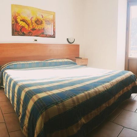 Hotel Miramonti Claviere Bagian luar foto