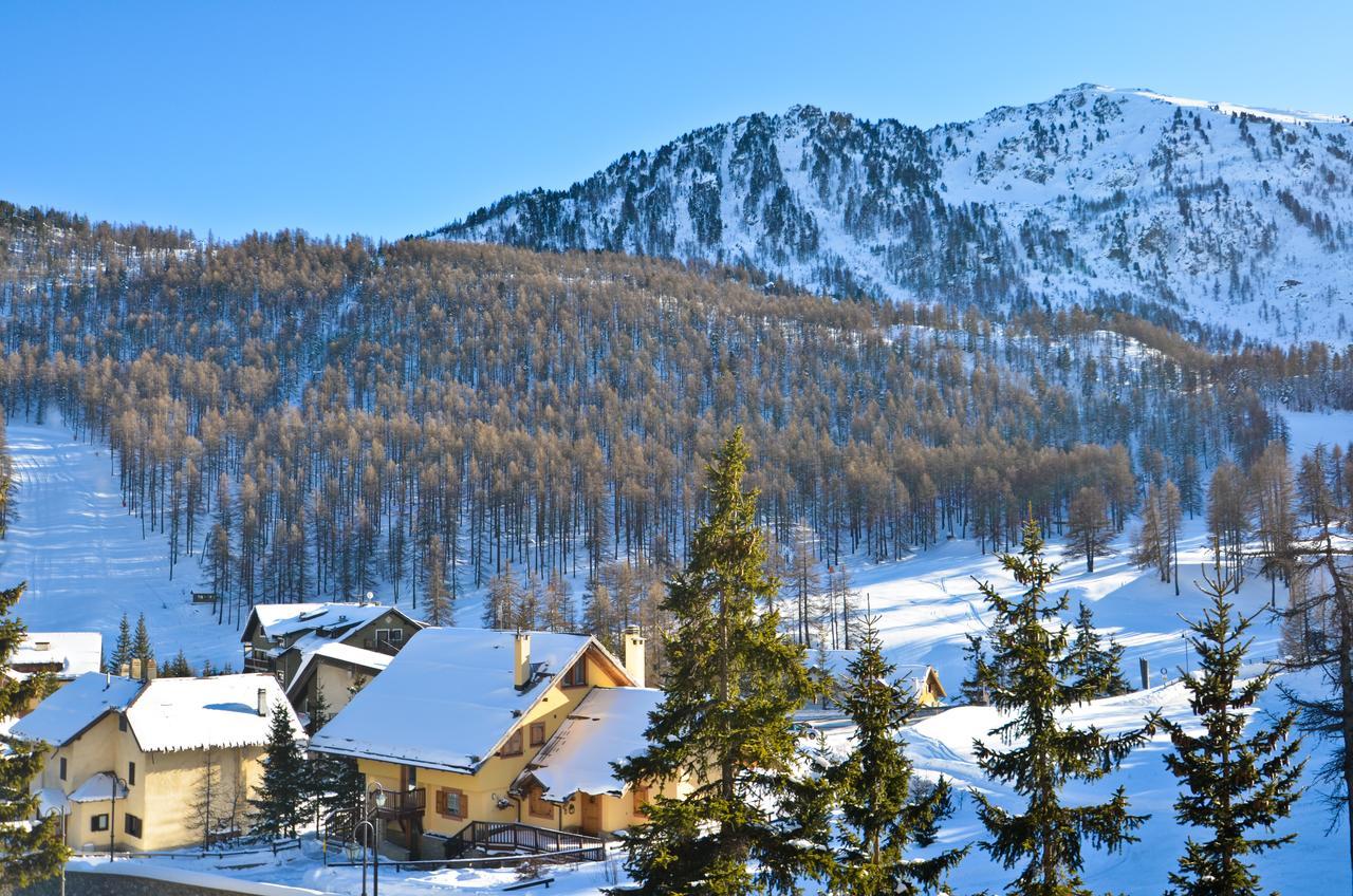 Hotel Miramonti Claviere Bagian luar foto