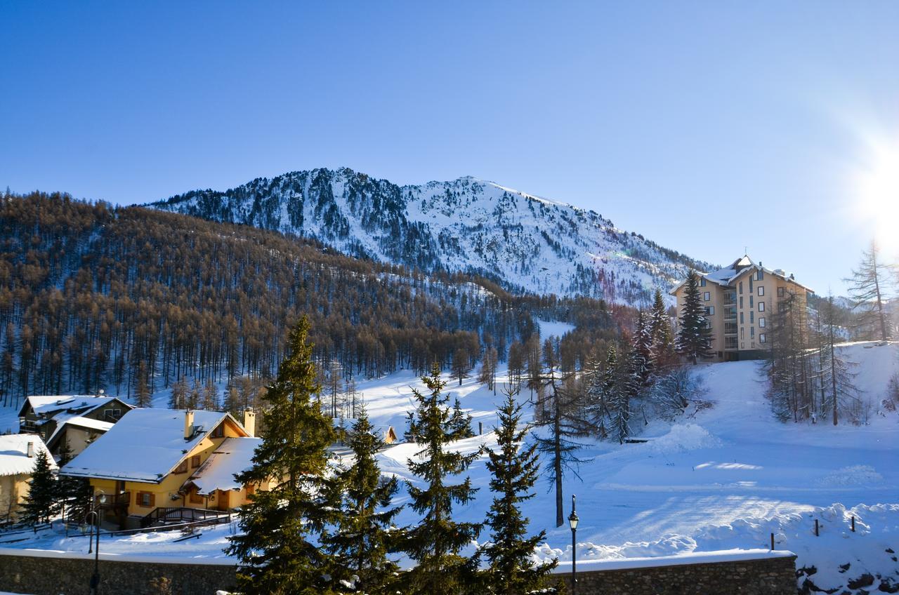 Hotel Miramonti Claviere Bagian luar foto