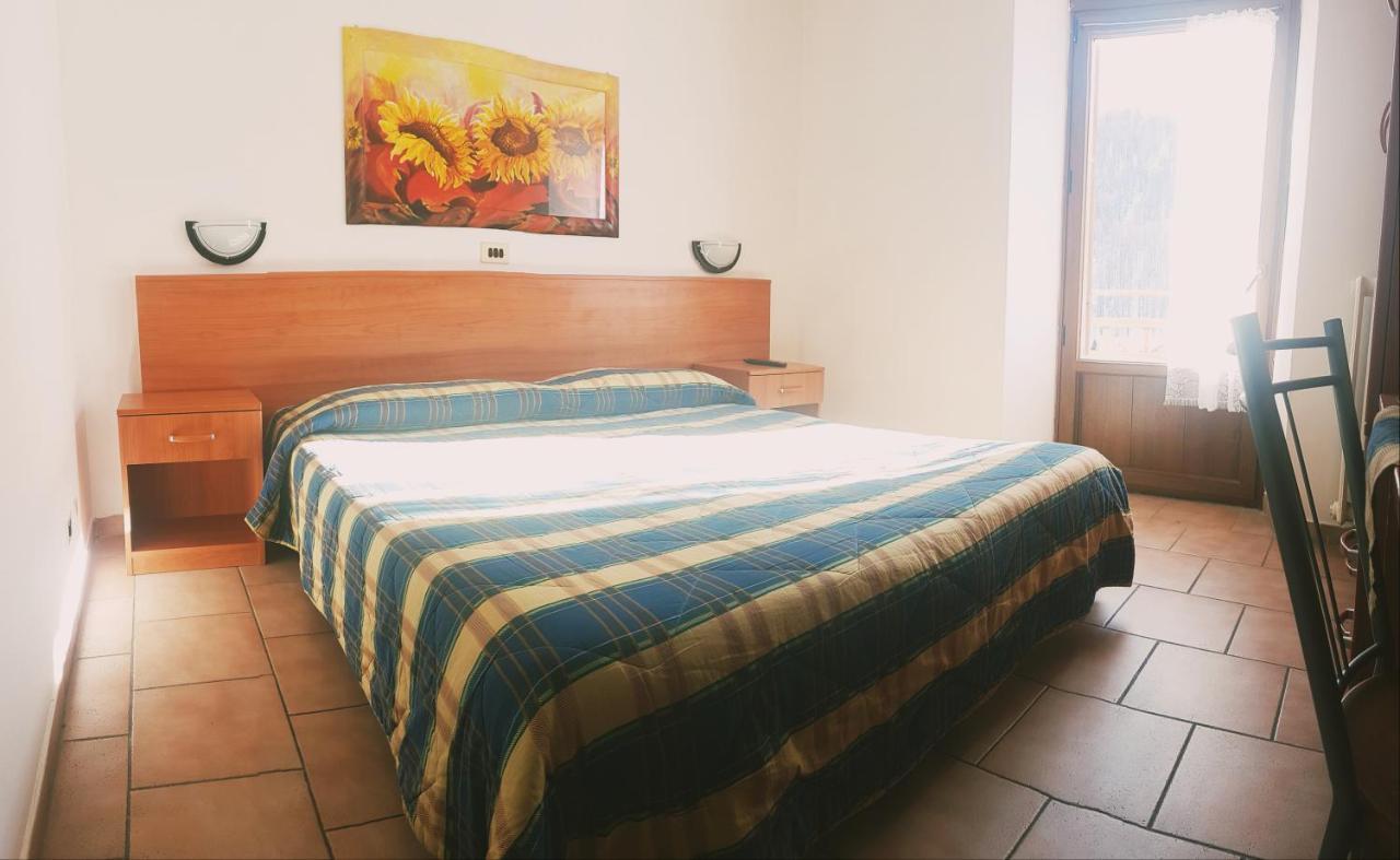 Hotel Miramonti Claviere Bagian luar foto
